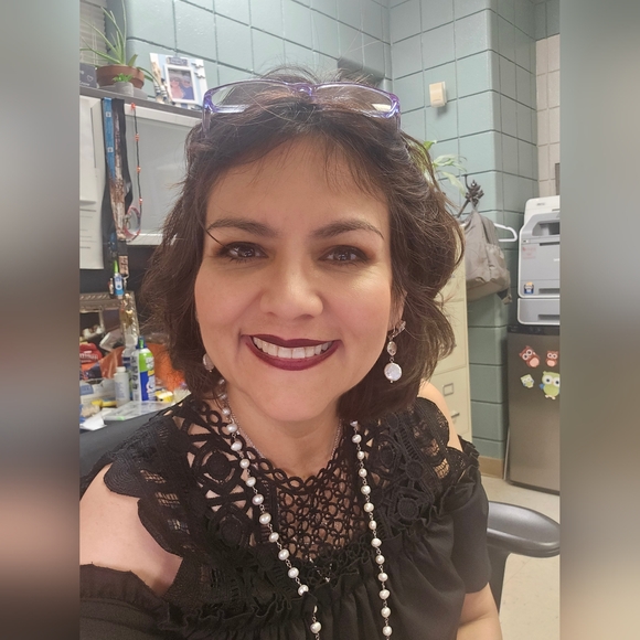 Meet your Posher, Cecilia - Picture 1 of 1